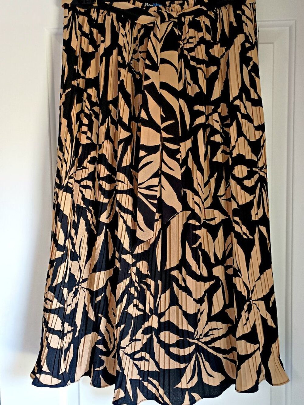 NEW! TROPICAL PLEATED MIDI SKIRT SZ M
